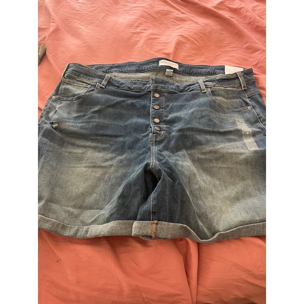 NWT- lane‎ Bryant shorts